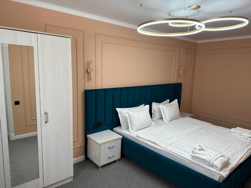 Voyazh Hotel Taraz Eksteriør billede