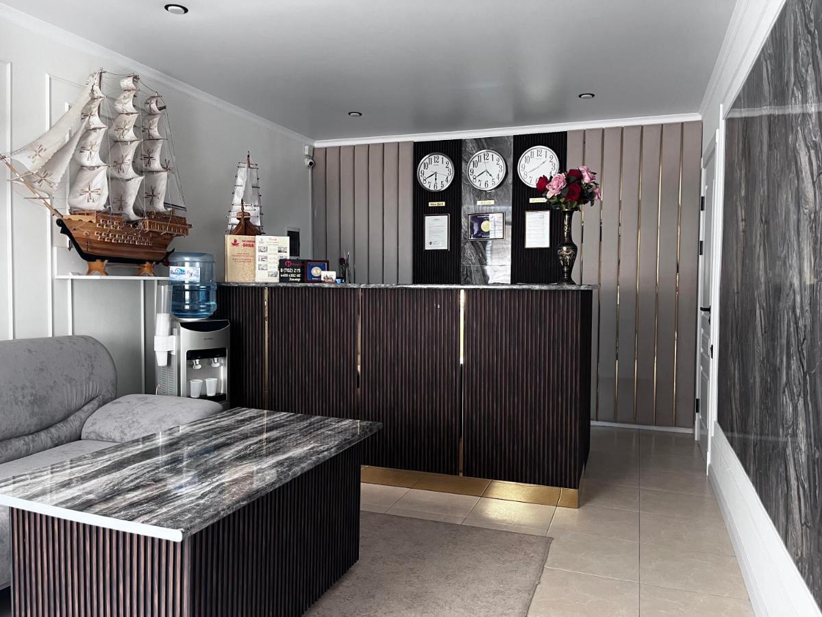 Voyazh Hotel Taraz Eksteriør billede